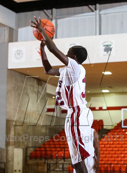 Thumbnail 1 in Wilmer-Hutchins vs. Southwest (DFW Basketball Challenge) photogallery.