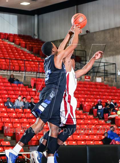 Thumbnail 1 in Wilmer-Hutchins vs. Southwest (DFW Basketball Challenge) photogallery.