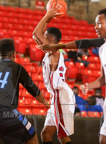 Thumbnail 1 in Wilmer-Hutchins vs. Southwest (DFW Basketball Challenge) photogallery.
