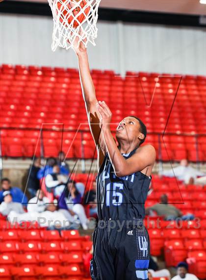Thumbnail 2 in Wilmer-Hutchins vs. Southwest (DFW Basketball Challenge) photogallery.