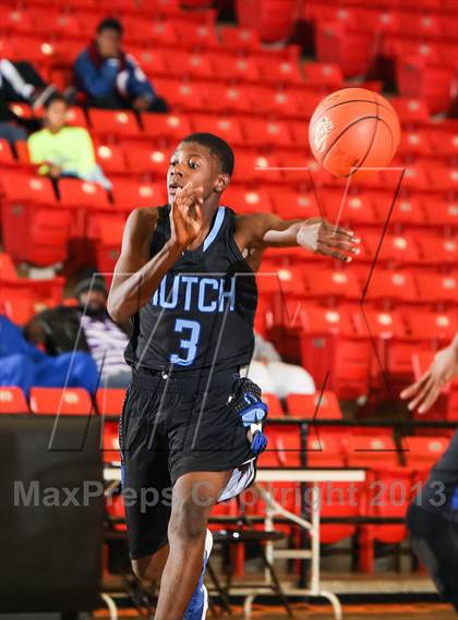 Thumbnail 1 in Wilmer-Hutchins vs. Southwest (DFW Basketball Challenge) photogallery.