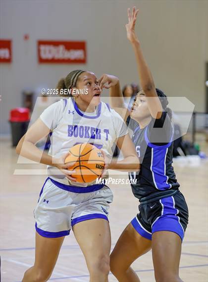 Thumbnail 1 in Booker T. Washington vs. Mount Paran Christian (She Got Game Classic) photogallery.