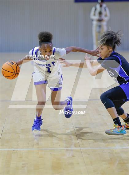 Thumbnail 2 in Booker T. Washington vs. Mount Paran Christian (She Got Game Classic) photogallery.