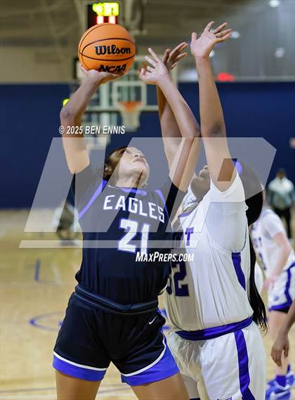Thumbnail 1 in Booker T. Washington vs. Mount Paran Christian (She Got Game Classic) photogallery.