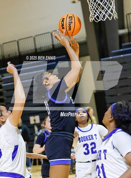 Thumbnail 3 in Booker T. Washington vs. Mount Paran Christian (She Got Game Classic) photogallery.