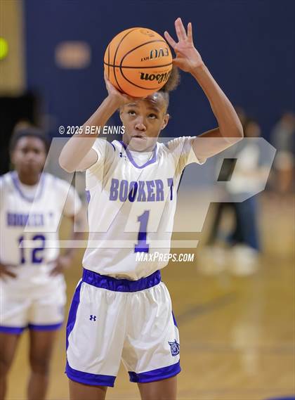 Thumbnail 2 in Booker T. Washington vs. Mount Paran Christian (She Got Game Classic) photogallery.