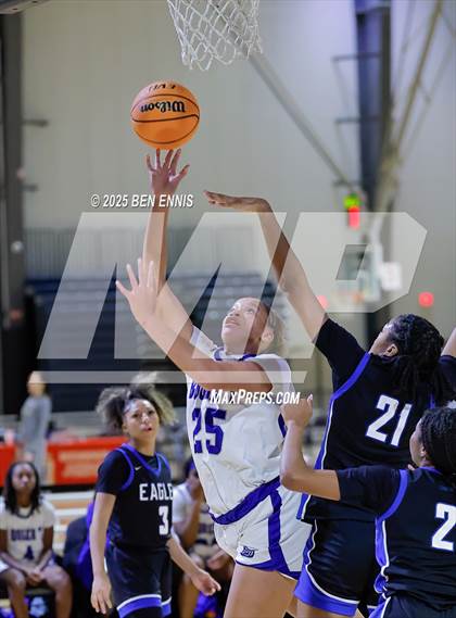 Thumbnail 1 in Booker T. Washington vs. Mount Paran Christian (She Got Game Classic) photogallery.