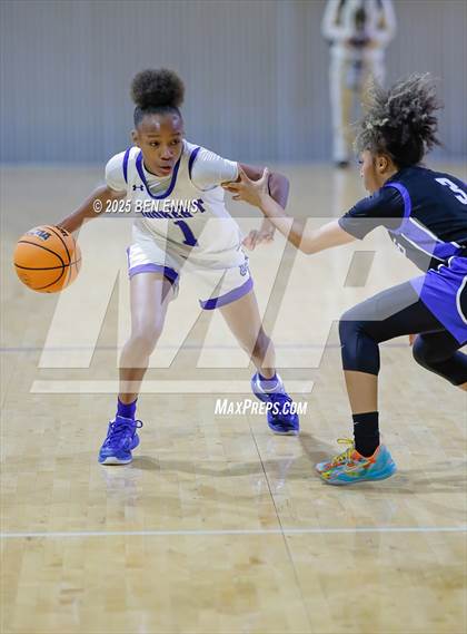 Thumbnail 1 in Booker T. Washington vs. Mount Paran Christian (She Got Game Classic) photogallery.
