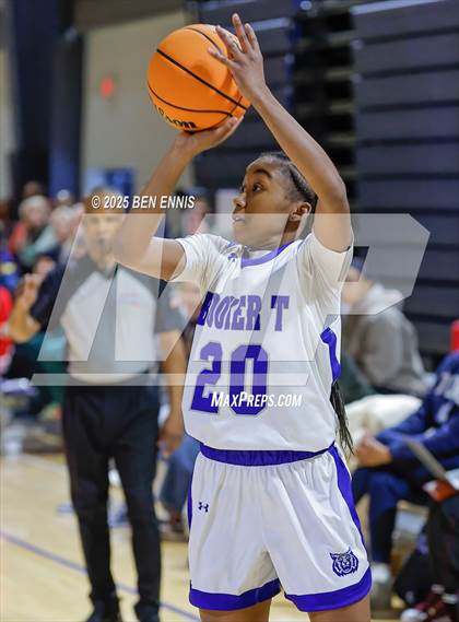 Thumbnail 1 in Booker T. Washington vs. Mount Paran Christian (She Got Game Classic) photogallery.