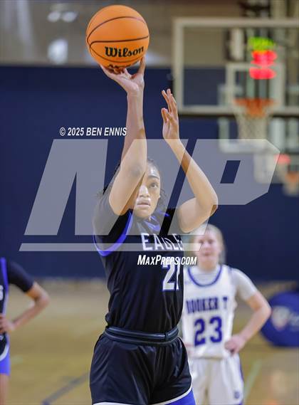 Thumbnail 2 in Booker T. Washington vs. Mount Paran Christian (She Got Game Classic) photogallery.