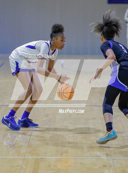 Thumbnail 2 in Booker T. Washington vs. Mount Paran Christian (She Got Game Classic) photogallery.