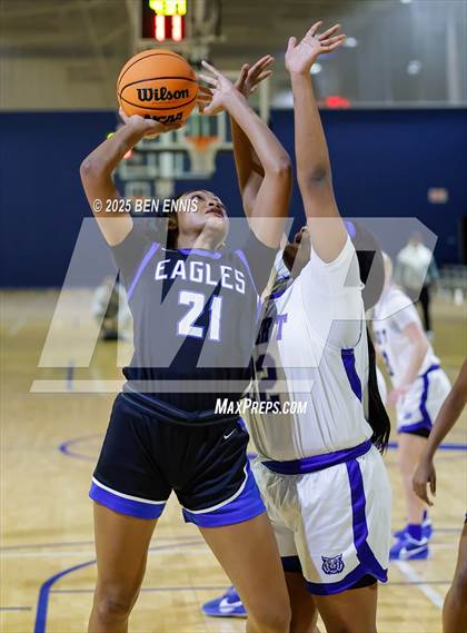 Thumbnail 2 in Booker T. Washington vs. Mount Paran Christian (She Got Game Classic) photogallery.