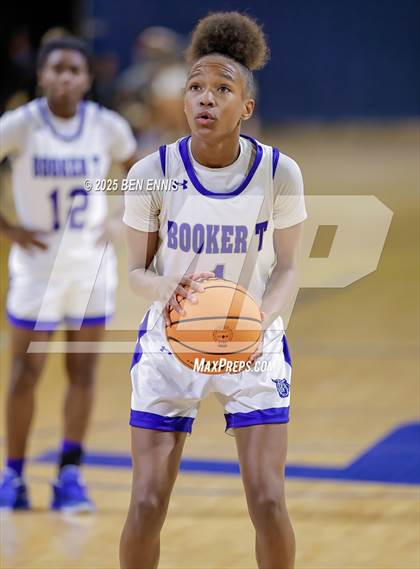 Thumbnail 3 in Booker T. Washington vs. Mount Paran Christian (She Got Game Classic) photogallery.