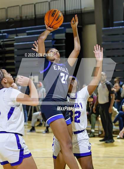 Thumbnail 2 in Booker T. Washington vs. Mount Paran Christian (She Got Game Classic) photogallery.