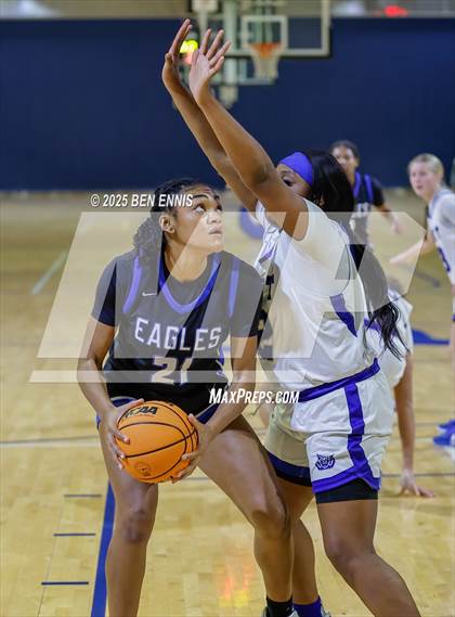 Thumbnail 3 in Booker T. Washington vs. Mount Paran Christian (She Got Game Classic) photogallery.