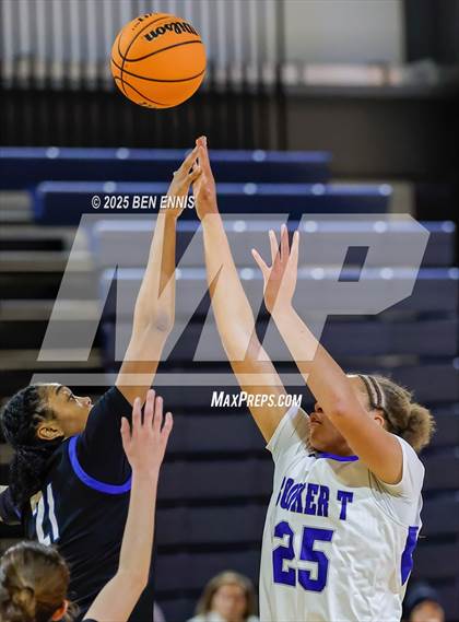 Thumbnail 2 in Booker T. Washington vs. Mount Paran Christian (She Got Game Classic) photogallery.