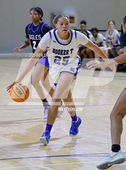 Thumbnail 2 in Booker T. Washington vs. Mount Paran Christian (She Got Game Classic) photogallery.