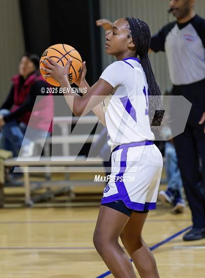 Thumbnail 2 in Booker T. Washington vs. Mount Paran Christian (She Got Game Classic) photogallery.