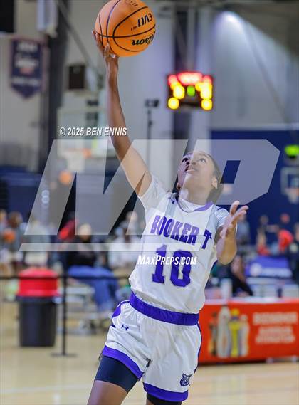 Thumbnail 2 in Booker T. Washington vs. Mount Paran Christian (She Got Game Classic) photogallery.