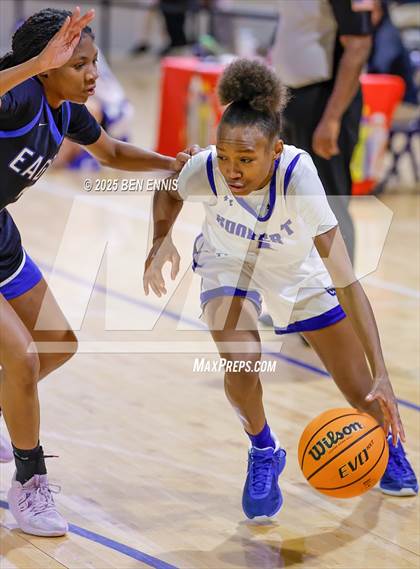 Thumbnail 2 in Booker T. Washington vs. Mount Paran Christian (She Got Game Classic) photogallery.