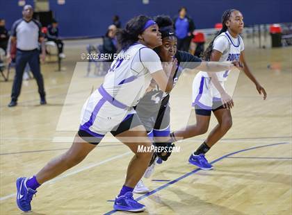 Thumbnail 3 in Booker T. Washington vs. Mount Paran Christian (She Got Game Classic) photogallery.