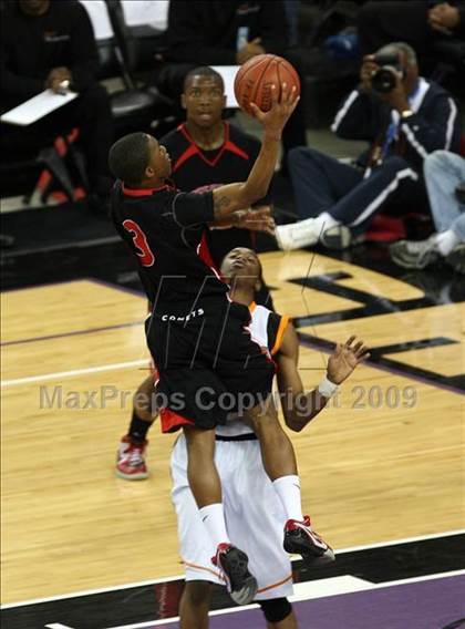 Thumbnail 3 in Westchester vs. McClymonds (CIF State D1 Final) photogallery.