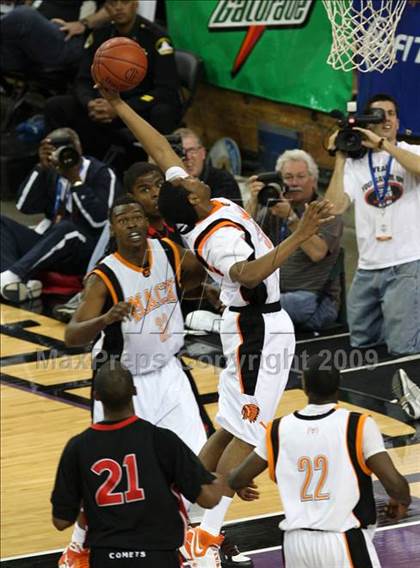 Thumbnail 3 in Westchester vs. McClymonds (CIF State D1 Final) photogallery.