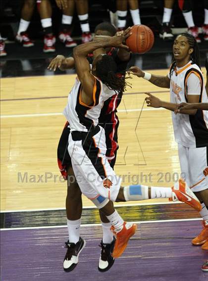 Thumbnail 3 in Westchester vs. McClymonds (CIF State D1 Final) photogallery.