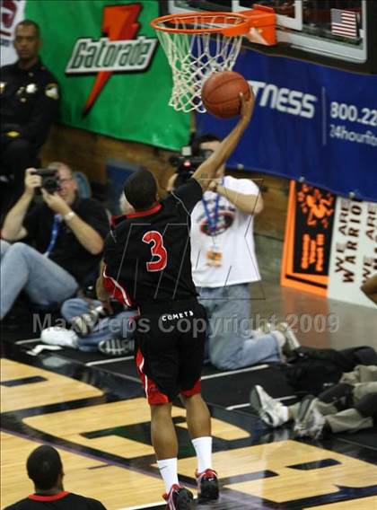 Thumbnail 3 in Westchester vs. McClymonds (CIF State D1 Final) photogallery.