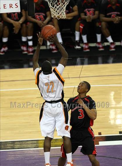 Thumbnail 2 in Westchester vs. McClymonds (CIF State D1 Final) photogallery.