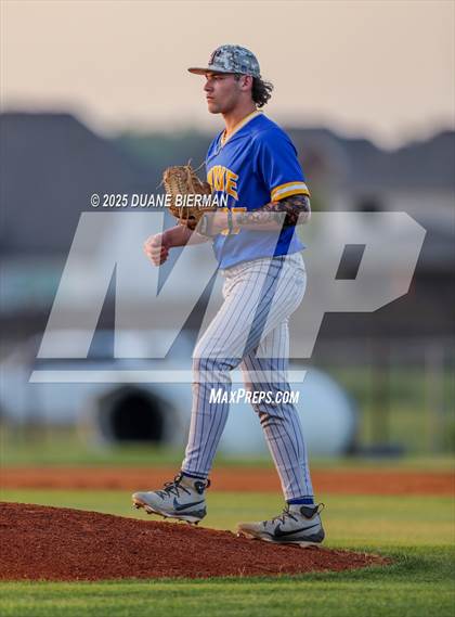Thumbnail 1 in Lewisburg vs Tupelo (MHSAA 7A Round 1) photogallery.