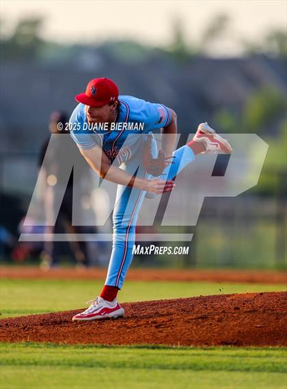 Thumbnail 1 in Lewisburg vs Tupelo (MHSAA 7A Round 1) photogallery.