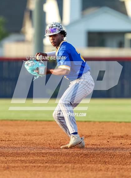 Thumbnail 1 in Lewisburg vs Tupelo (MHSAA 7A Round 1) photogallery.