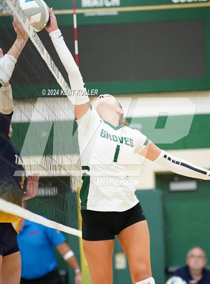 Thumbnail 3 in Groves vs. Oxford (Notre Dame Prep Quad) photogallery.