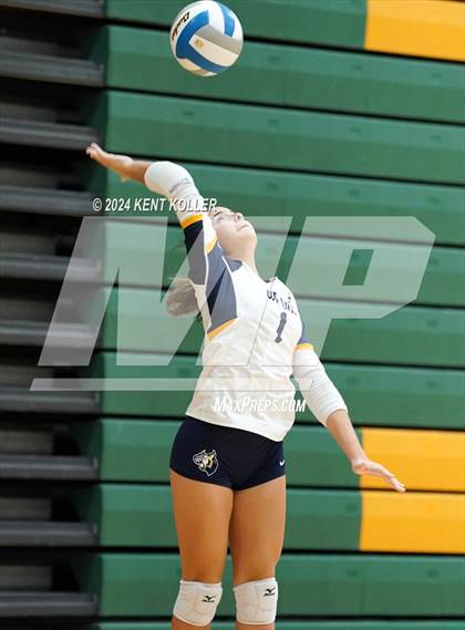 Thumbnail 2 in Groves vs. Oxford (Notre Dame Prep Quad) photogallery.