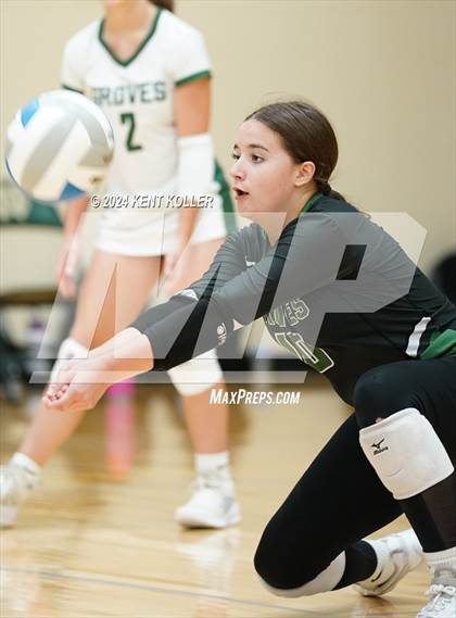 Thumbnail 2 in Groves vs. Oxford (Notre Dame Prep Quad) photogallery.