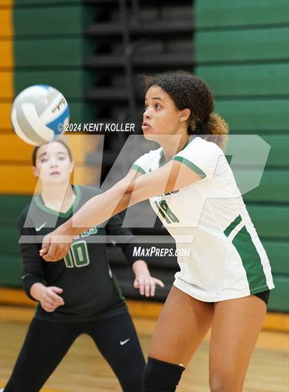 Thumbnail 1 in Groves vs. Oxford (Notre Dame Prep Quad) photogallery.