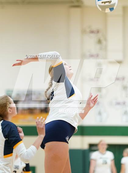 Thumbnail 1 in Groves vs. Oxford (Notre Dame Prep Quad) photogallery.