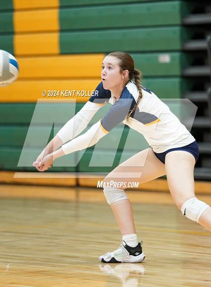 Thumbnail 1 in Groves vs. Oxford (Notre Dame Prep Quad) photogallery.