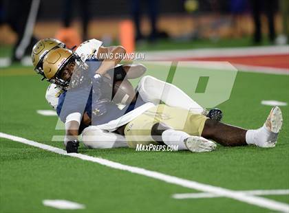 Thumbnail 3 in Central Catholic @ Mater Dei Catholic (CIF State D2AA Final) photogallery.