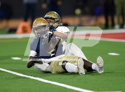 Thumbnail 1 in Central Catholic @ Mater Dei Catholic (CIF State D2AA Final) photogallery.