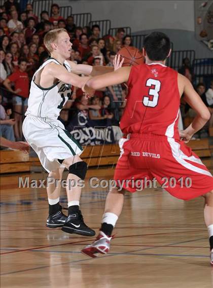 Thumbnail 3 in University vs Branson (CIF NorCal D5 Final) photogallery.
