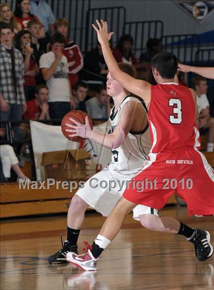 Thumbnail 1 in University vs Branson (CIF NorCal D5 Final) photogallery.