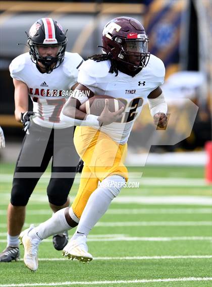 Thumbnail 3 in Tyner Academy vs Signal Mountain (Blue Cross Blue Shield Jamboree) photogallery.