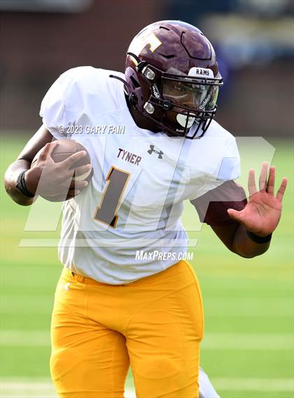 Thumbnail 1 in Tyner Academy vs Signal Mountain (Blue Cross Blue Shield Jamboree) photogallery.