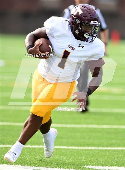 Thumbnail 2 in Tyner Academy vs Signal Mountain (Blue Cross Blue Shield Jamboree) photogallery.