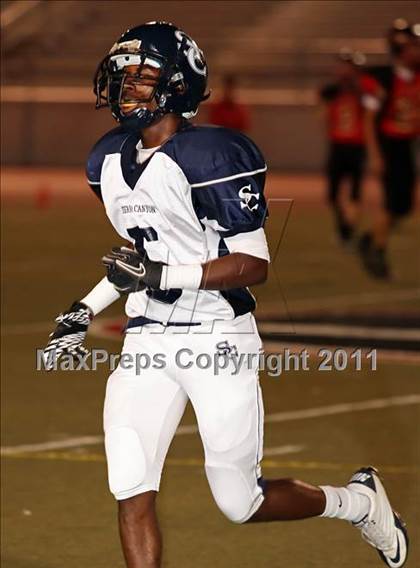 Thumbnail 3 in Village Christian vs. Sierra Canyon photogallery.