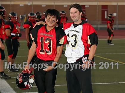 Thumbnail 3 in Village Christian vs. Sierra Canyon photogallery.