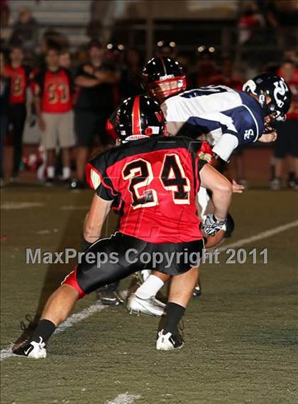 Thumbnail 2 in Village Christian vs. Sierra Canyon photogallery.