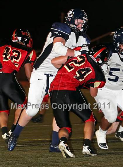 Thumbnail 3 in Village Christian vs. Sierra Canyon photogallery.